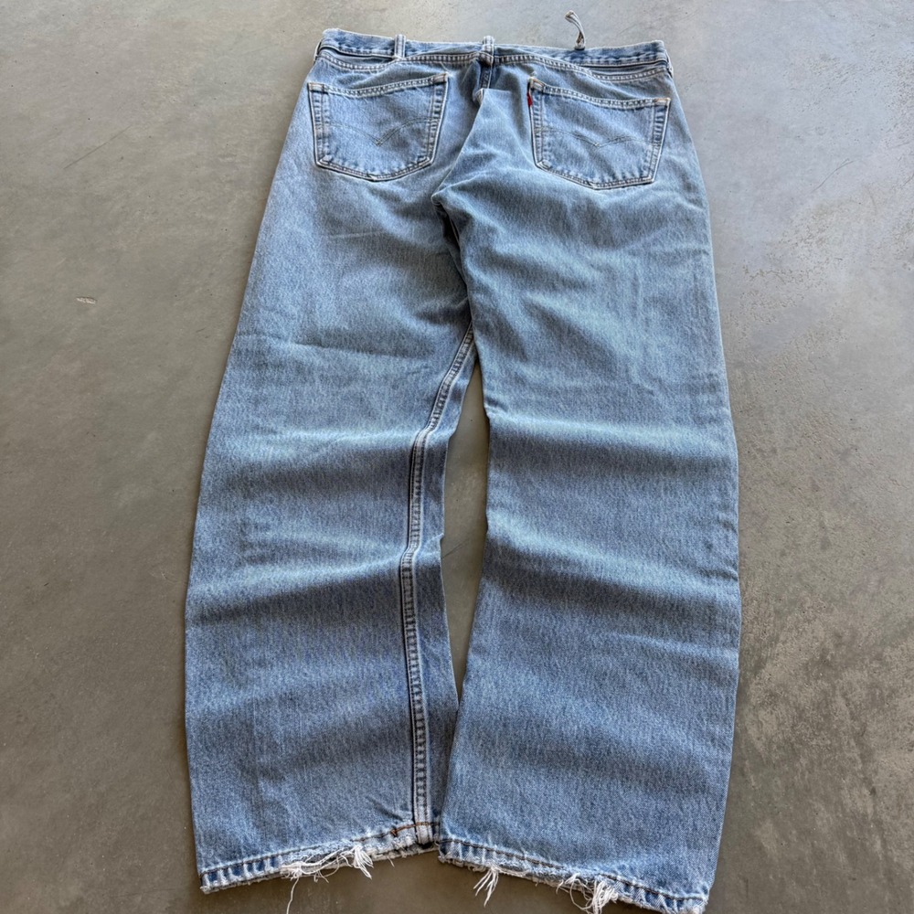 Vintage 1990s Levis Light Wash Straight Leg Denim Jeans Frayed Hem 35x30